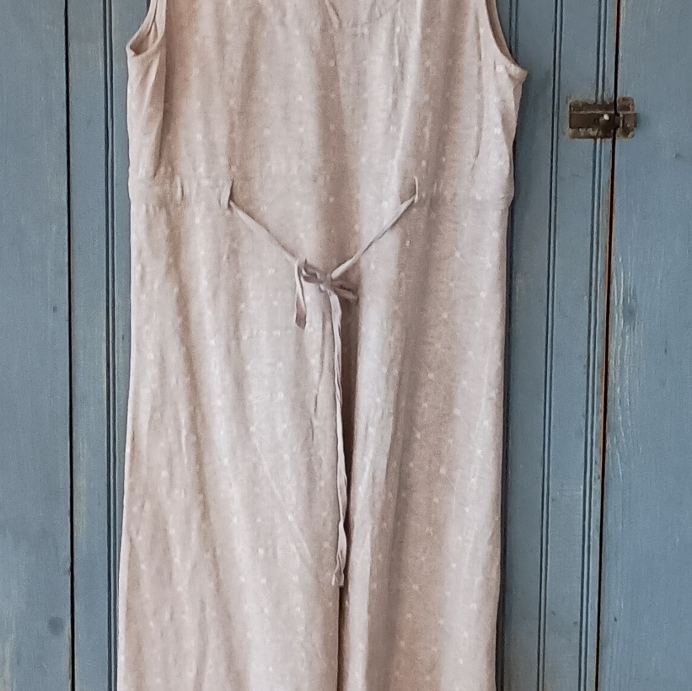 Eddie Bauer size Medium, Tan Hue